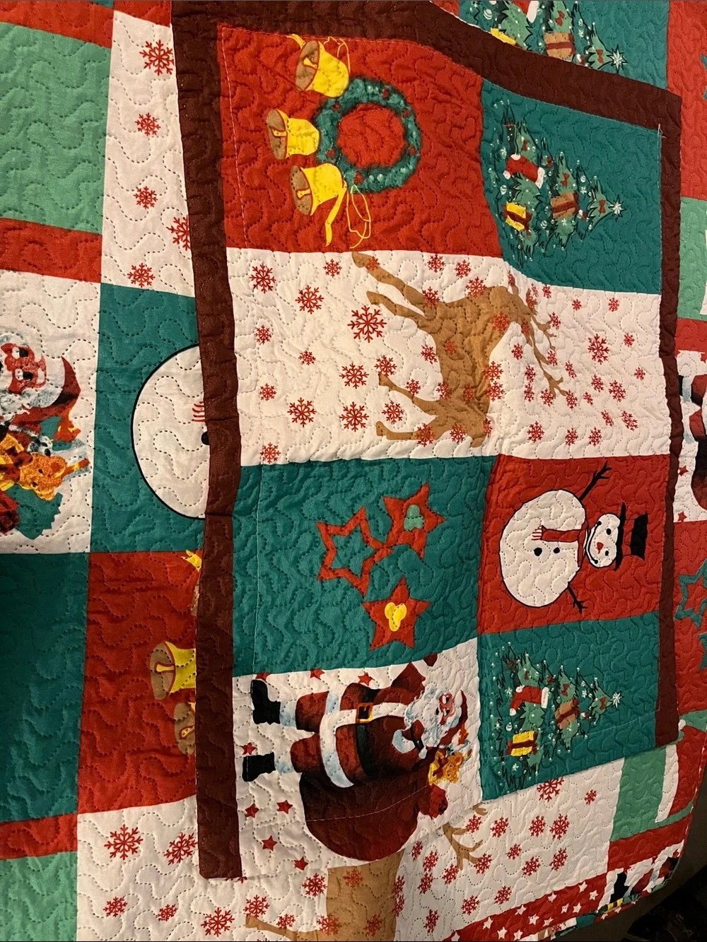 Festive Patchwork Holiday Throw Blanket - Red & Green
